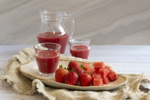 Fersk jordbær og vannmelon smoothie