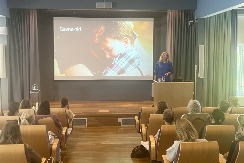 Psykolog Janette Røseth holder foredrag om sorg hos barn og unge